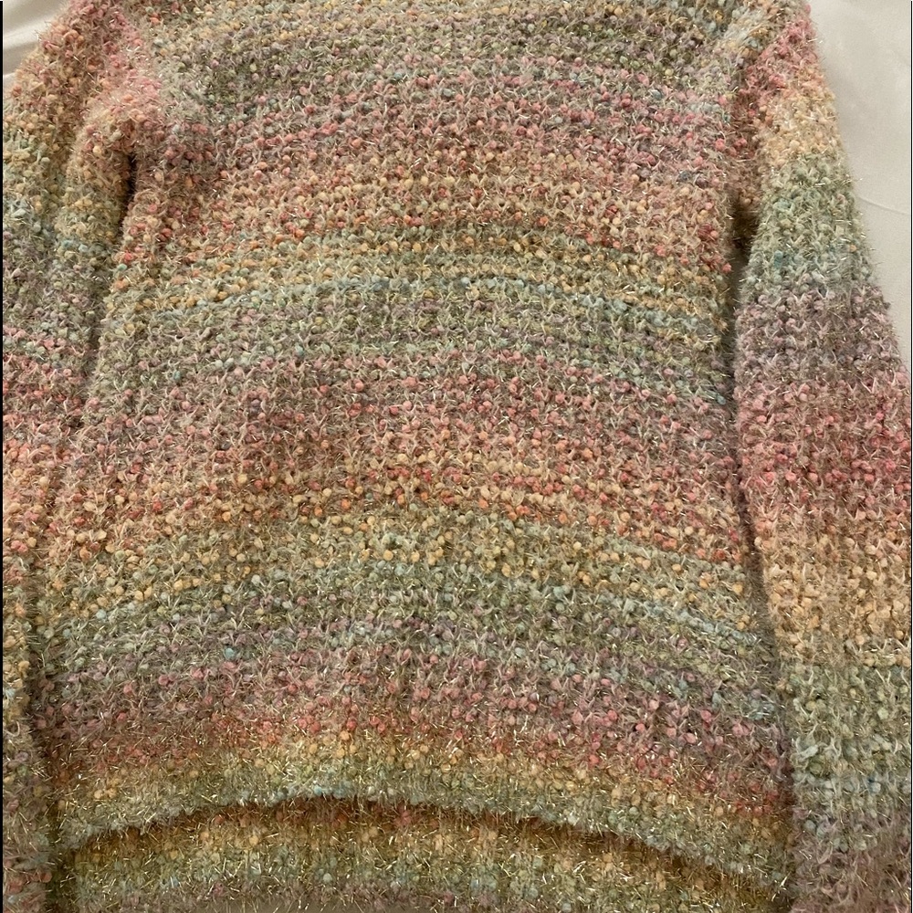 Selling sweater size m color many